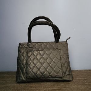 ❗CLOSET LIQUIDATION❗️Attention black quilted purse